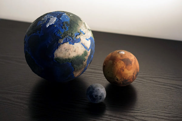 Earth, Mars & Moon to scale